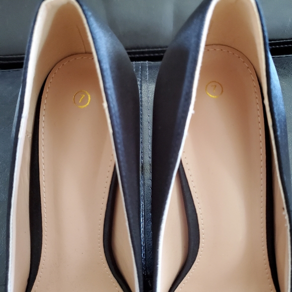 NWOB Jeweled Rhinestones Black High Heels - Picture 10 of 14